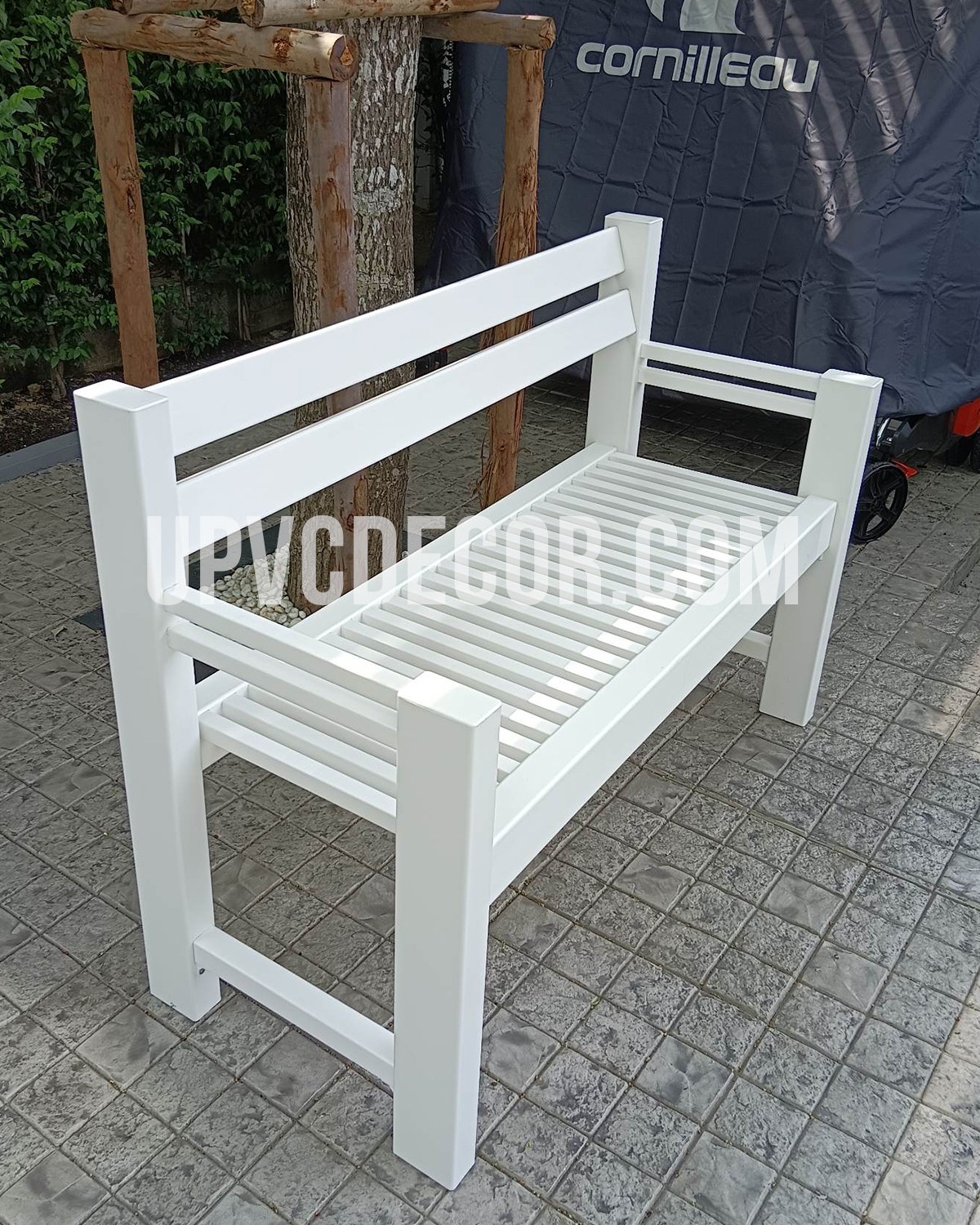ม้านั่ง uPVC สีขาวในสวน